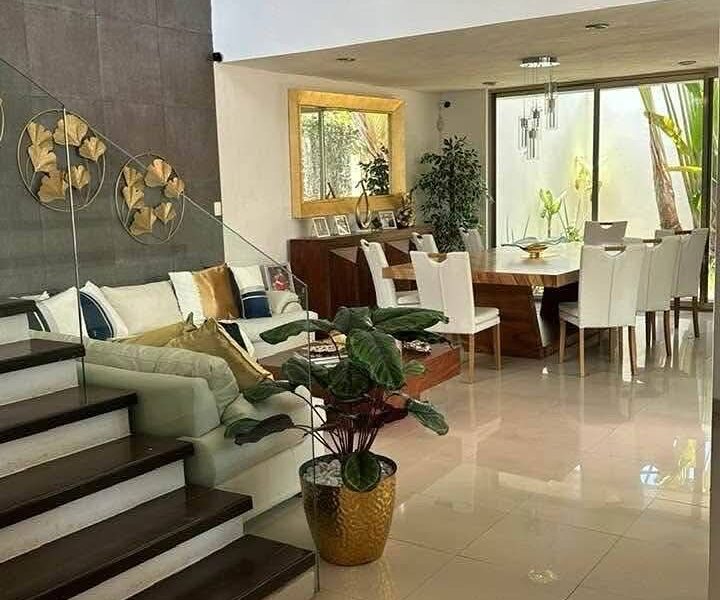 RENTA O VENTA❗Magnífica Casa en Bugambilias, Campeche. 💲 $27,000 MXN al mes 🏡 Casa con amplios espacios, jardines y acabados de lujo