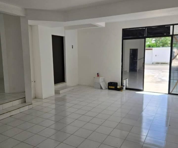 ✨🏢 OFICINAS EN RENTA – UBICACIÓN PREMIUM 🏢✨ 💲 $30,000 mensuales 📍 Av. López Portillo – Fracc. Villas Residencial Ix-Lol-Be 🛣 Acceso por doble calle 📌 A una esquina de las Fiscalías