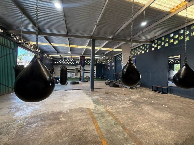 💪🏢 LOCAL EN RENTA – IDEAL PARA TU NEGOCIO 🏢💪 💲12,500 MXN 📍 Ubicación estratégica: sobre avenida principal en Kanisté, con gran visibilidad y fácil acceso. 🔹 Superficie: 250 m² (25 x 10 m) 🔹 Espacio amplio y versátil