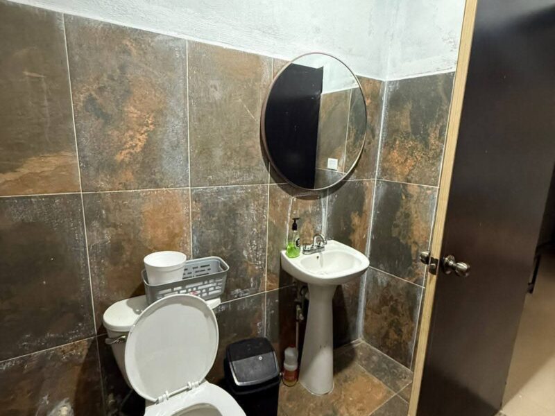 💪🏢 LOCAL EN RENTA – IDEAL PARA TU NEGOCIO 🏢💪 💲12,500 MXN 📍 Ubicación estratégica: sobre avenida principal en Kanisté, con gran visibilidad y fácil acceso. 🔹 Superficie: 250 m² (25 x 10 m) 🔹 Espacio amplio y versátil