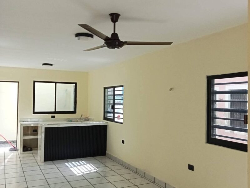🏡✨ CASA NUEVA EN RENTA – SANTA ANA, CAMPECHE ✨ 💲 Renta mensual: $8,500 📍 Ubicada en el corazón de Santa Ana, entre el Parque y el CBTIS. Una zona tranquila, céntrica y con excelente conectividad.