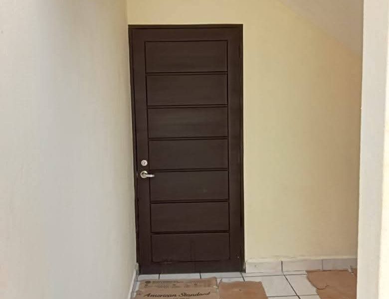 🏡✨ CASA NUEVA EN RENTA – SANTA ANA, CAMPECHE ✨ 💲 Renta mensual: $8,500 📍 Ubicada en el corazón de Santa Ana, entre el Parque y el CBTIS. Una zona tranquila, céntrica y con excelente conectividad.