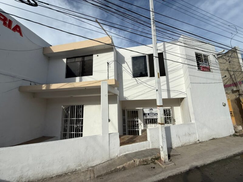 🏢 ¡Excelente Local en renta en Av.Colosio! 💲8,000 MXN 📍Campeche,Campeche 📍 Local ideal para oficinas o negocio, ubicado sobre la Avenida Colosio, una de las zonas más transitadas y con alta visibilidad.