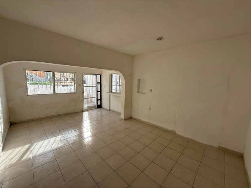 🏢 ¡Excelente Local en renta en Av.Colosio! 💲8,000 MXN 📍Campeche,Campeche 📍 Local ideal para oficinas o negocio, ubicado sobre la Avenida Colosio, una de las zonas más transitadas y con alta visibilidad.