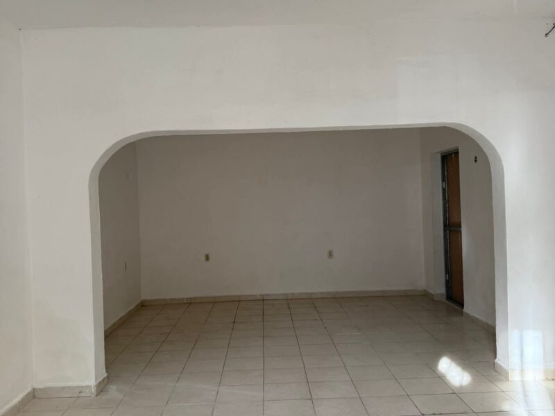 🏢 ¡Excelente Local en renta en Av.Colosio! 💲8,000 MXN 📍Campeche,Campeche 📍 Local ideal para oficinas o negocio, ubicado sobre la Avenida Colosio, una de las zonas más transitadas y con alta visibilidad.