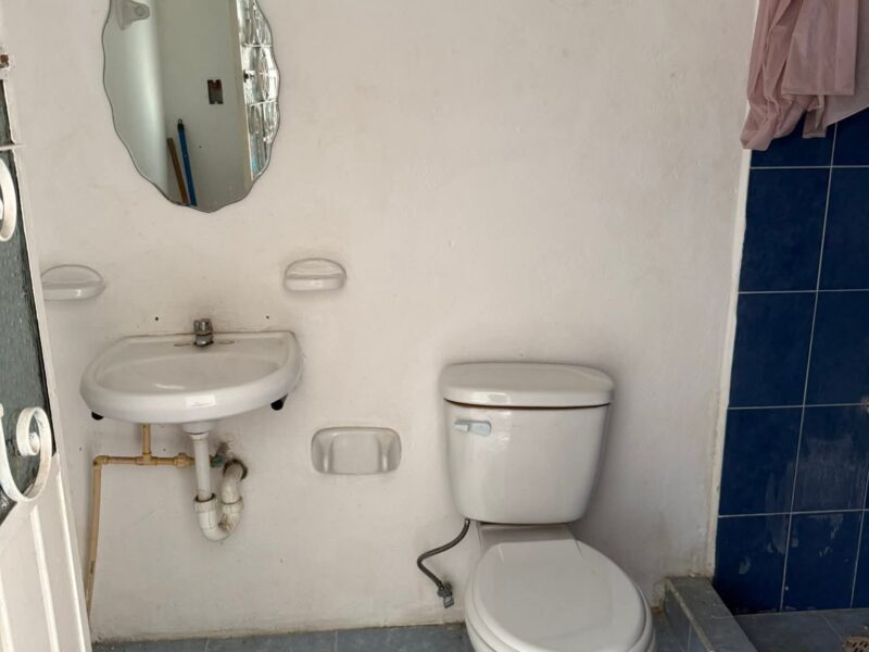 🏢 ¡Excelente Local en renta en Av.Colosio! 💲8,000 MXN 📍Campeche,Campeche 📍 Local ideal para oficinas o negocio, ubicado sobre la Avenida Colosio, una de las zonas más transitadas y con alta visibilidad.