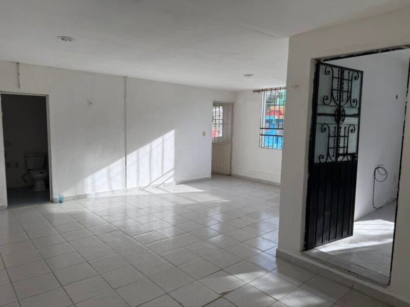 🏢 ¡Excelente Local en renta en Av.Colosio! 💲8,000 MXN 📍Campeche,Campeche 📍 Local ideal para oficinas o negocio, ubicado sobre la Avenida Colosio, una de las zonas más transitadas y con alta visibilidad.