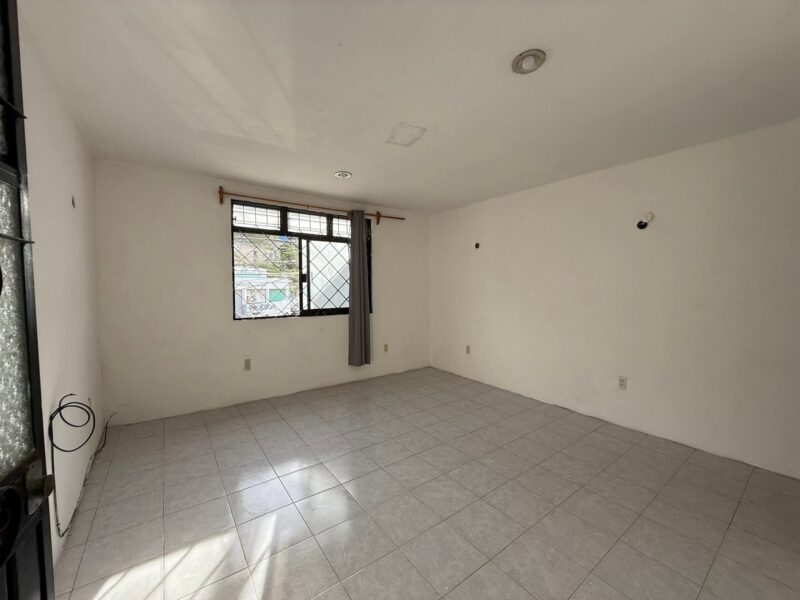 🏢 ¡Excelente Local en renta en Av.Colosio! 💲8,000 MXN 📍Campeche,Campeche 📍 Local ideal para oficinas o negocio, ubicado sobre la Avenida Colosio, una de las zonas más transitadas y con alta visibilidad.