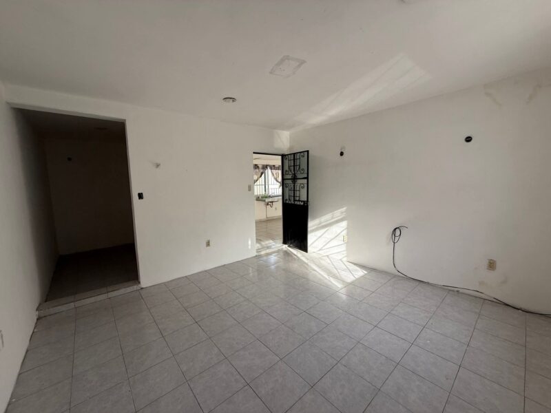 🏢 ¡Excelente Local en renta en Av.Colosio! 💲8,000 MXN 📍Campeche,Campeche 📍 Local ideal para oficinas o negocio, ubicado sobre la Avenida Colosio, una de las zonas más transitadas y con alta visibilidad.