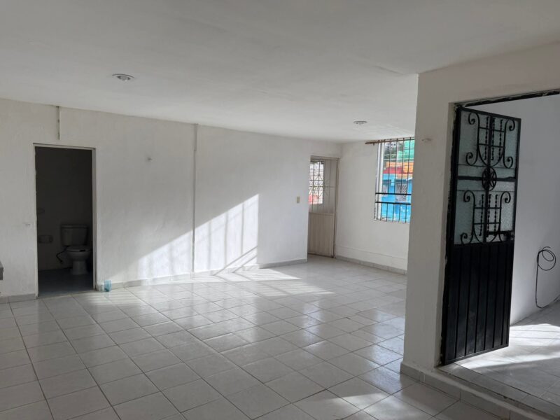 🏢 ¡Excelente Local en renta en Av.Colosio! 💲8,000 MXN 📍Campeche,Campeche 📍 Local ideal para oficinas o negocio, ubicado sobre la Avenida Colosio, una de las zonas más transitadas y con alta visibilidad.