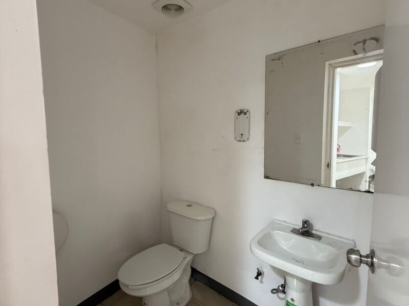 🏢✨ LOCAL COMERCIAL EN RENTA – 💲30,000 más IVA 📍CAMPECHE, CAMPECHE-UBICACIÓN PREMIUM ✨🏢 📍 Circuito Baluartes, esquina Calle 16 y Ciriaco Vázquez (Actualmente ocupado por Financiera Compartamos) 🔹 120 m² de espacio versátil