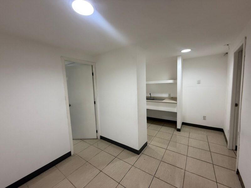 🏢✨ LOCAL COMERCIAL EN RENTA – 💲30,000 más IVA 📍CAMPECHE, CAMPECHE-UBICACIÓN PREMIUM ✨🏢 📍 Circuito Baluartes, esquina Calle 16 y Ciriaco Vázquez (Actualmente ocupado por Financiera Compartamos) 🔹 120 m² de espacio versátil