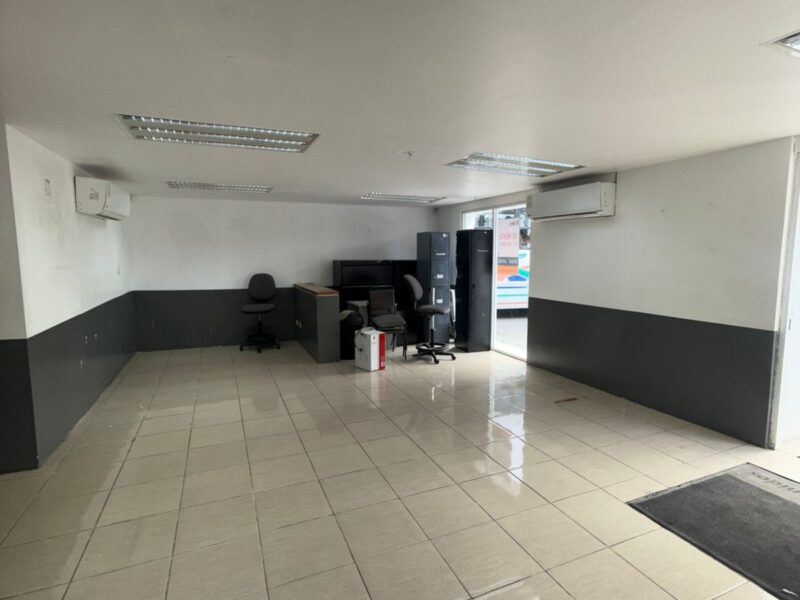 🏢✨ LOCAL COMERCIAL EN RENTA – 💲30,000 más IVA 📍CAMPECHE, CAMPECHE-UBICACIÓN PREMIUM ✨🏢 📍 Circuito Baluartes, esquina Calle 16 y Ciriaco Vázquez (Actualmente ocupado por Financiera Compartamos) 🔹 120 m² de espacio versátil