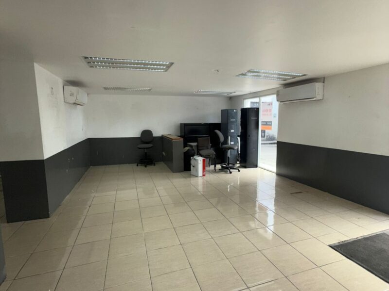 🏢✨ LOCAL COMERCIAL EN RENTA – 💲30,000 más IVA 📍CAMPECHE, CAMPECHE-UBICACIÓN PREMIUM ✨🏢 📍 Circuito Baluartes, esquina Calle 16 y Ciriaco Vázquez (Actualmente ocupado por Financiera Compartamos) 🔹 120 m² de espacio versátil